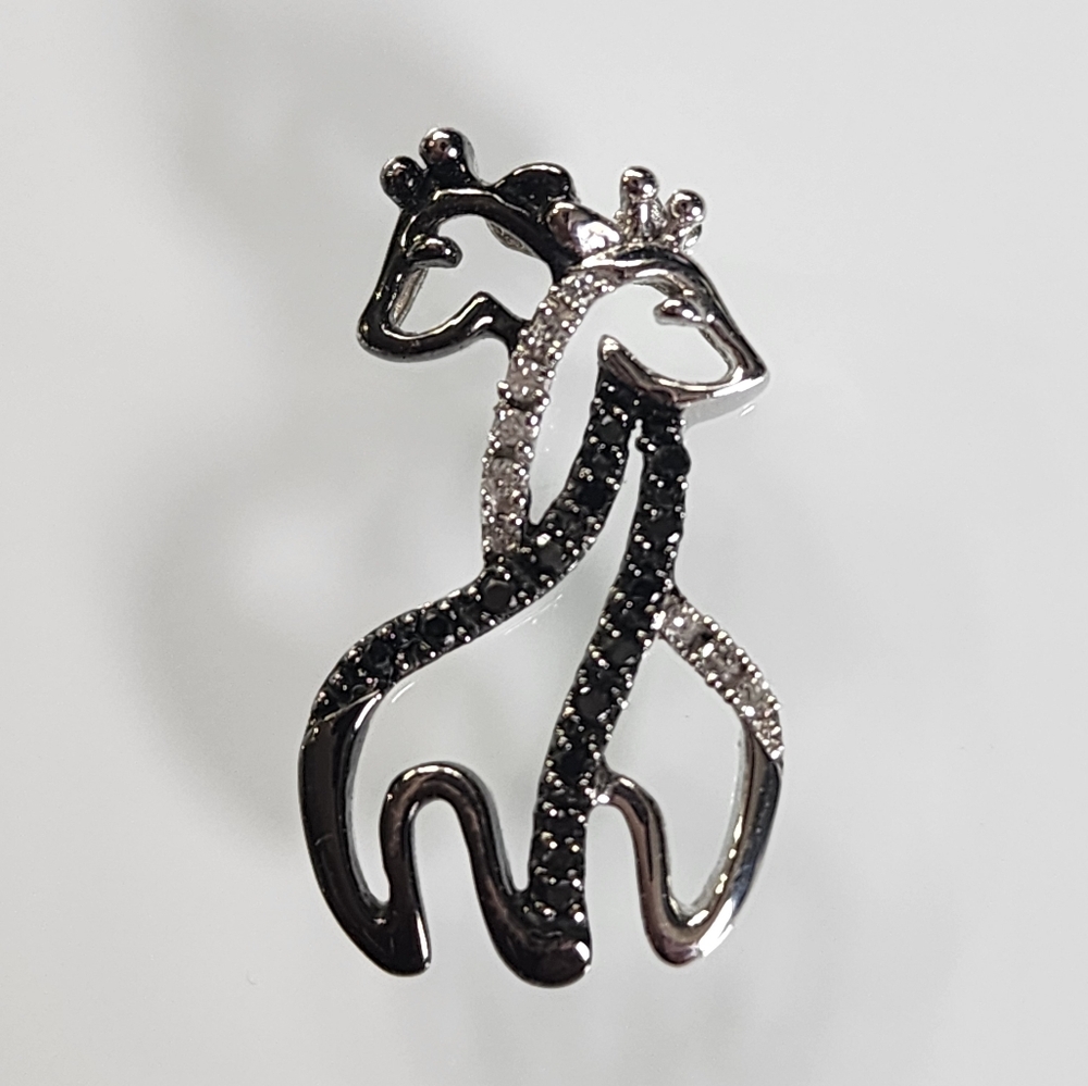 Elegant 10K Gold Giraffe Pendant